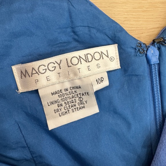 VTG! Maggy London Petites Blue 100% Silk Party Dress V-Neck Bubble Hem 10P Party - Picture 8 of 14